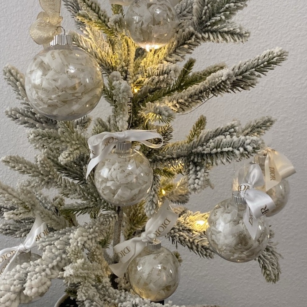 Dior Festive Ornament - Gold and White - Set of 14 - Picture 9 of 10
